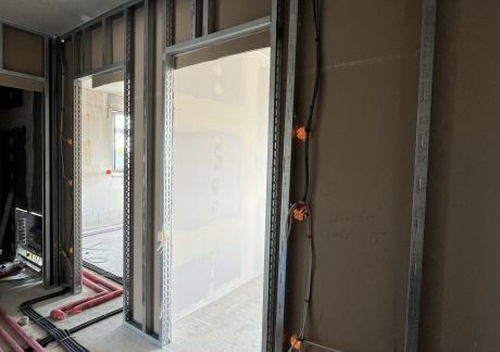 2023 07 13 Trockenwaende Kopie scaled 20b99110 Bauunternehmen Hildebrand: Neubau von zwei Mehrfamilienhäusern in Nieder-Weisel