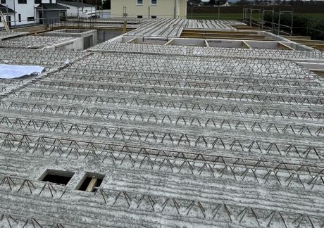 23.02 Decke ueber EG H2 Lueftung u Elektro scaled 22f0c9dd Bauunternehmen Hildebrand: Neubau von zwei Mehrfamilienhäusern in Nieder-Weisel