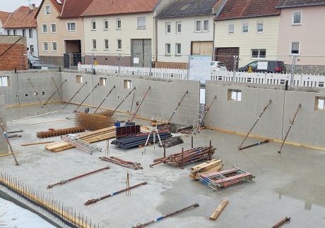 11.21 Betonwaende Haus 1 2 394e6b9b Bauunternehmen Hildebrand: Mehrfamilienhaus-Wohnanlage