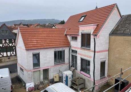IMG 4950 scaled 4e70fcf6 Bauunternehmen Hildebrand: Neubau einer modernen Wohnanlage im Ortskern von Hoch-Weisel