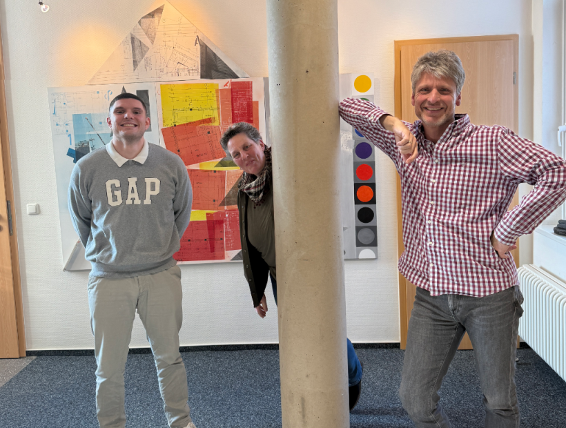2025 02 18 Bild mit Jorden und Birgit e1740493057427 6a1ed75d Bauunternehmen Hildebrand: Unsere zwei neuen Mitarbeiter
