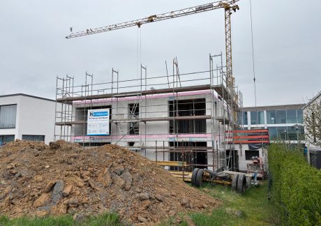 LOOX4366 72c7a450 Bauunternehmen Hildebrand: Modernes Einfamilienhaus in Bad Nauheim