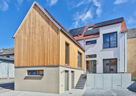 P0035373 93317313 Bauunternehmen Hildebrand: Neubau einer modernen Wohnanlage im Ortskern von Hoch-Weisel
