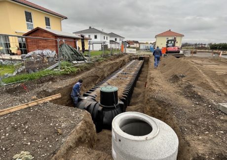 22.12 Einbau Retentionszisterne II scaled 960aa6ff Bauunternehmen Hildebrand: Neubau von zwei Mehrfamilienhäusern in Nieder-Weisel