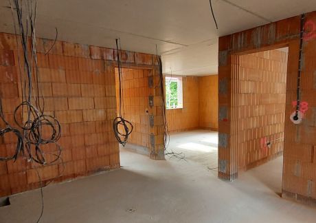 20260616 082713 scaled e1783680255358 9a93b9e7 Bauunternehmen Hildebrand: Neubau eines Mehrfamilienhauses in Launsbach