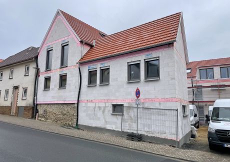 IMG 4958 scaled 9c87d9ef Bauunternehmen Hildebrand: Neubau einer modernen Wohnanlage im Ortskern von Hoch-Weisel