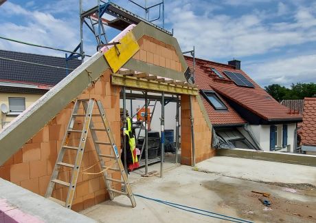 20260629 141527 scaled e1783680419733 a5ea9198 Bauunternehmen Hildebrand: Neubau eines Mehrfamilienhauses in Launsbach