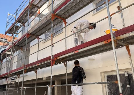 IMG 5544 scaled a54e17f8 Bauunternehmen Hildebrand: Neubau einer modernen Wohnanlage im Ortskern von Hoch-Weisel