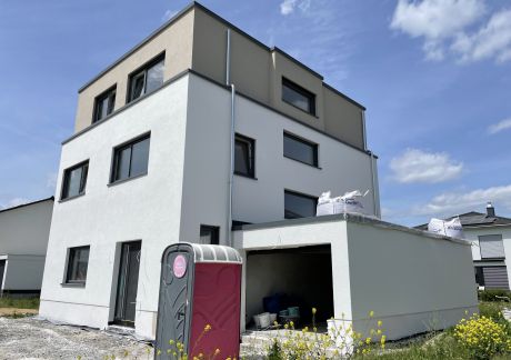 IMG 4029 scaled fdfba179 Bauunternehmen Hildebrand: Bad Nauheim: Einladendes Einfamilienhaus für Modernes Wohnen